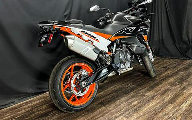 2024 KTM 890 SMT