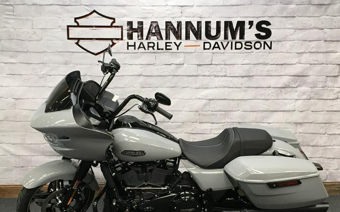 2024 Harley-Davidson Road Glide® Atlas Silver Metallic - Black Finish FLTRX