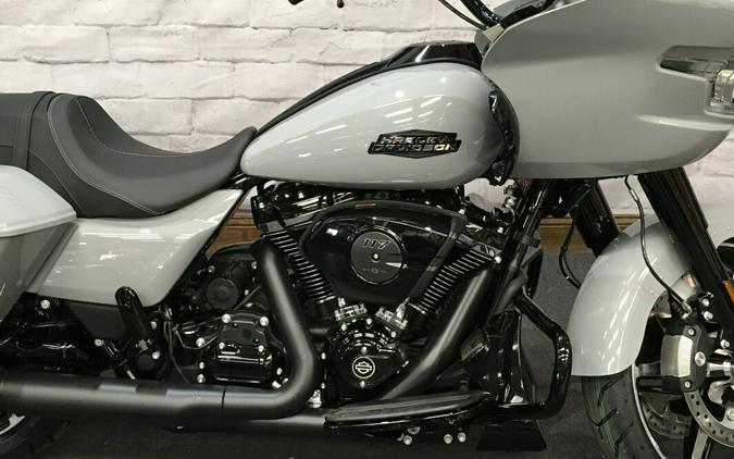 2024 Harley-Davidson Road Glide® Atlas Silver Metallic - Black Finish FLTRX