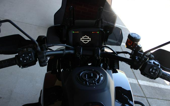 2021 Harley-Davidson® Pan America™ 1250 Special Vivid Black