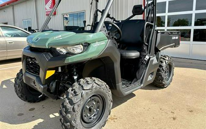 2024 Can-Am Defender HD9