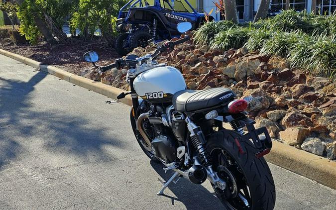 2025 Triumph Speed Twin 1200 Crystal White/Sapphire Black
