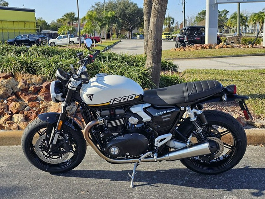 2025 Triumph Speed Twin 1200 Crystal White/Sapphire Black