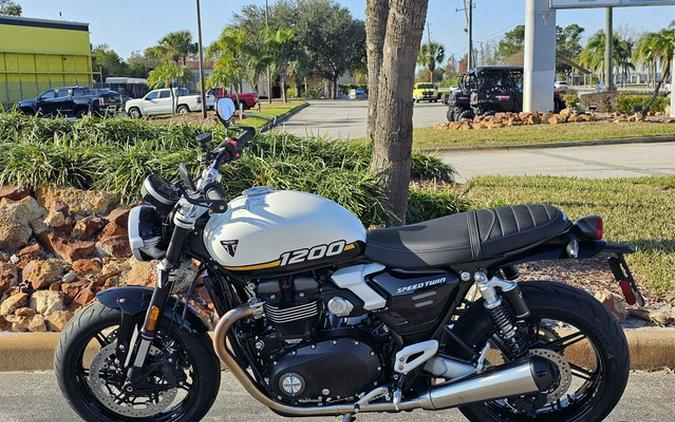 2025 Triumph Speed Twin 1200 Crystal White/Sapphire Black