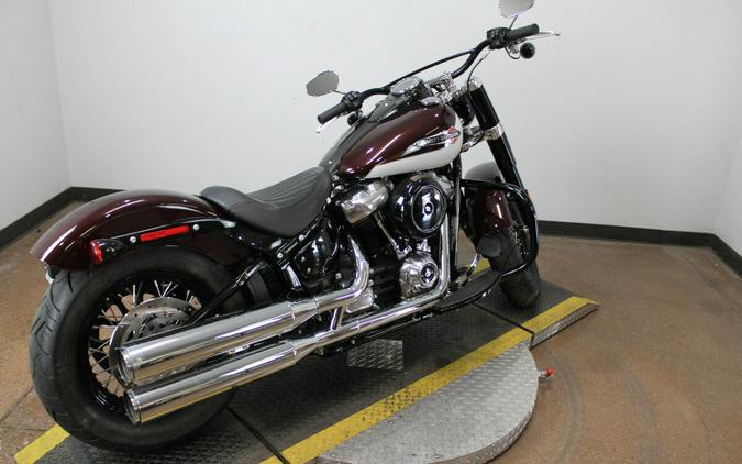 Harley-Davidson® Softail Slim® 2021 FLSL 025479A MIDNT CRIM/ STONE WASH WH P