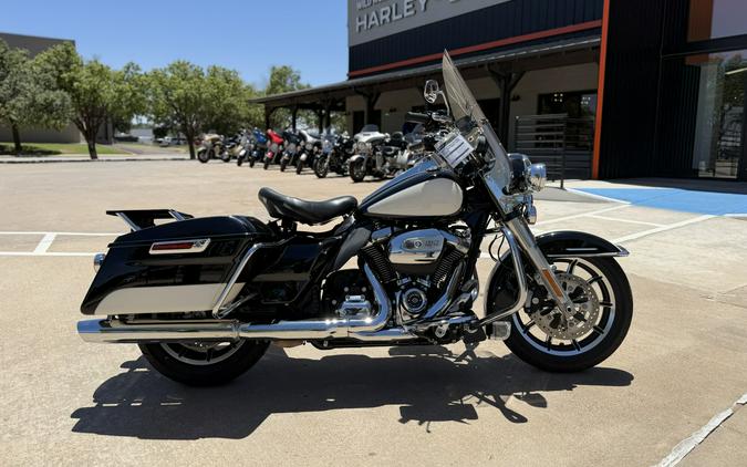 2022 Police Road King Vivid Black / Birch White / Silver pinstripe