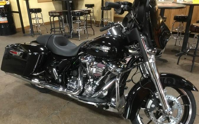 2023 Harley-Davidson® Street Glide® BLACK/CHROME