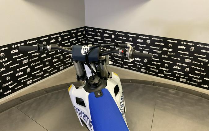 2027 HUSQVARNA FC 450 - 040233Q