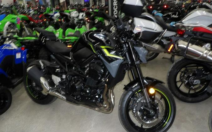 2024 Kawasaki Z900 ABS Metallic Spark Black/Metallic Matte Dark