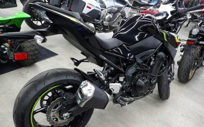 2024 Kawasaki Z900 ABS Metallic Spark Black/Metallic Matte Dark