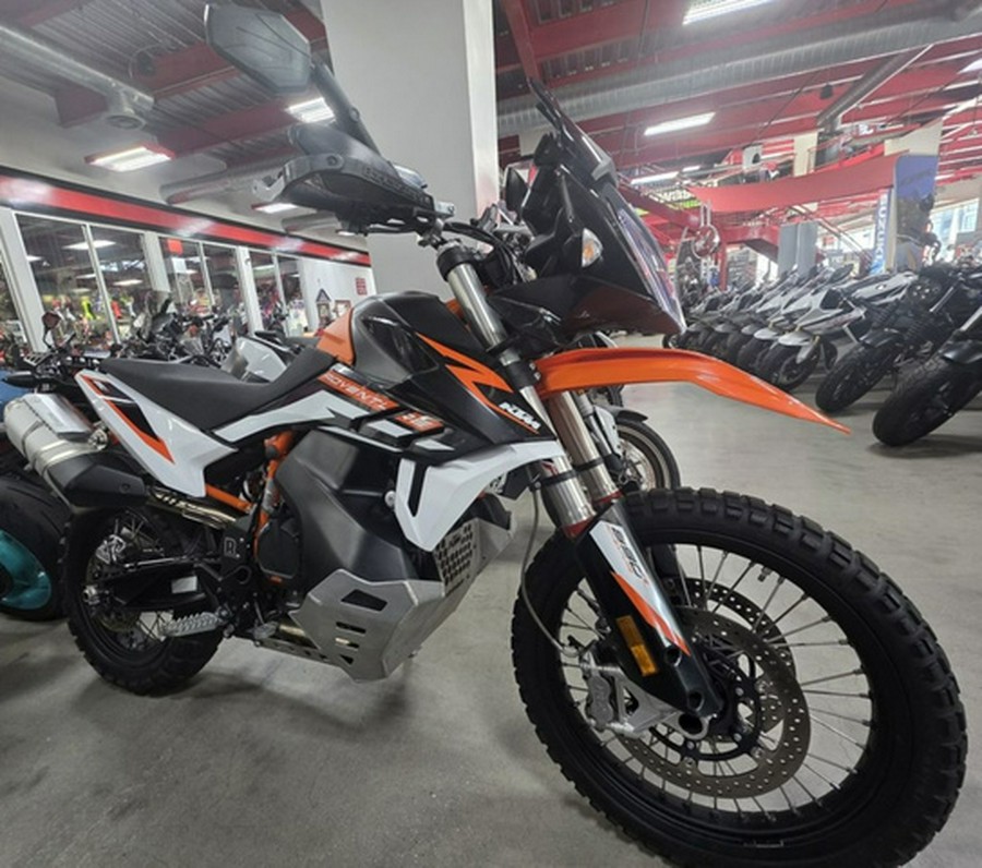 2022 KTM Adventure 890 R