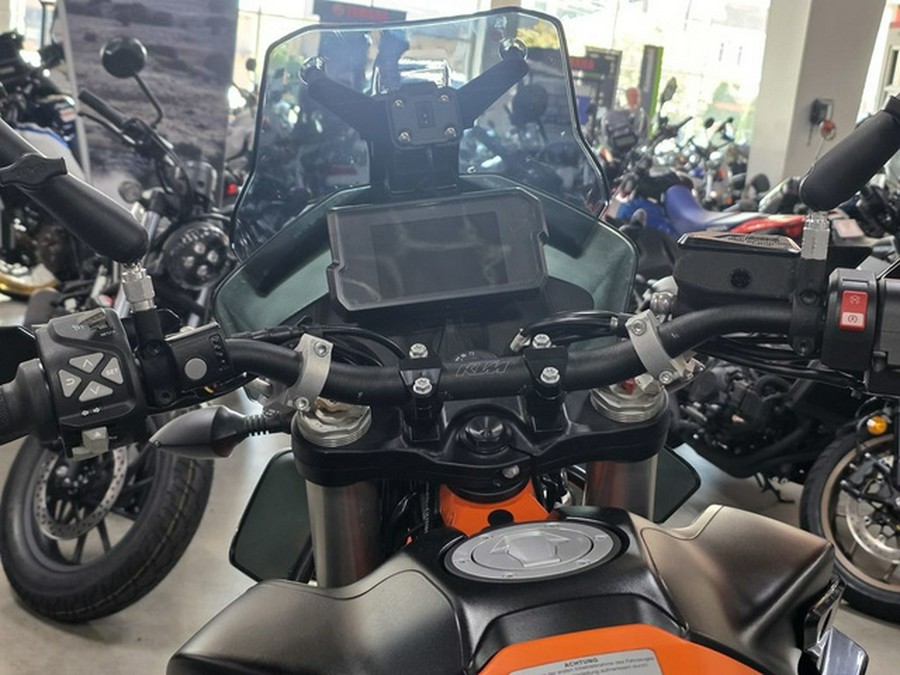 2022 KTM Adventure 890 R