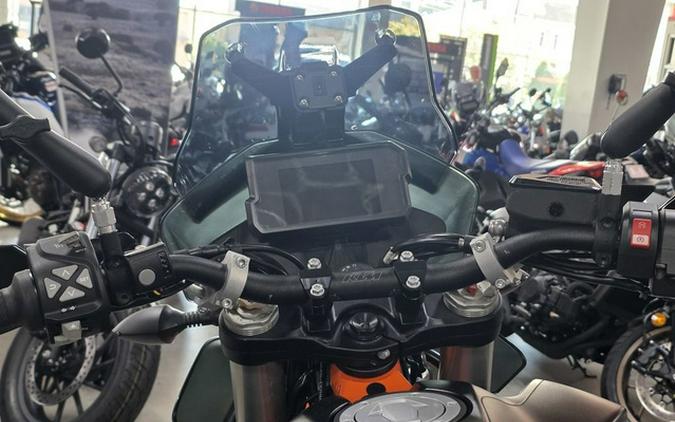2022 KTM Adventure 890 R