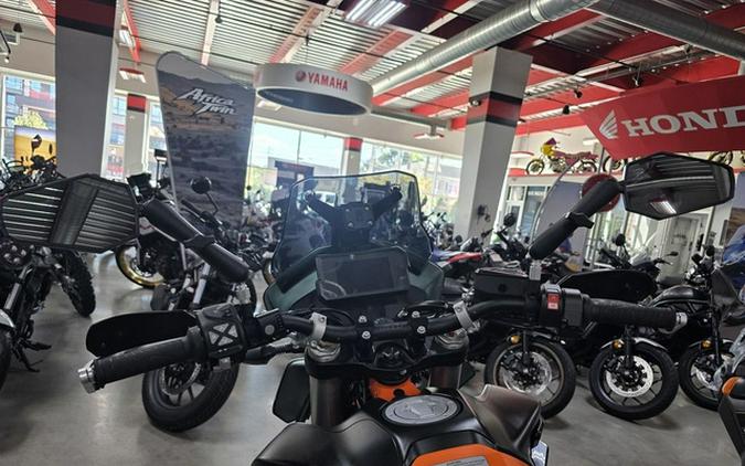 2022 KTM Adventure 890 R
