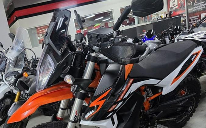 2022 KTM Adventure 890 R