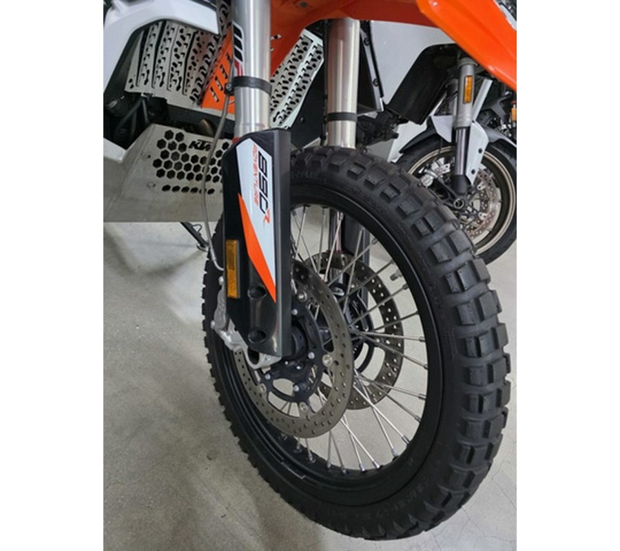 2022 KTM Adventure 890 R