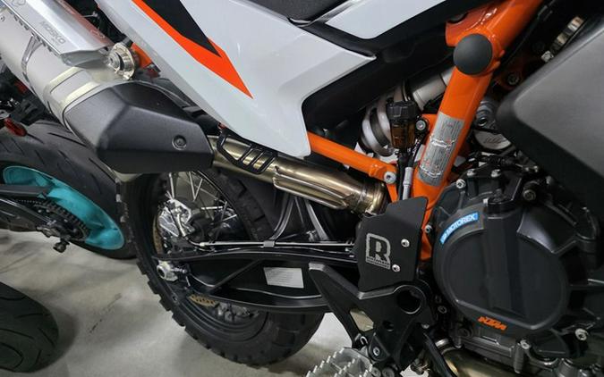 2022 KTM Adventure 890 R