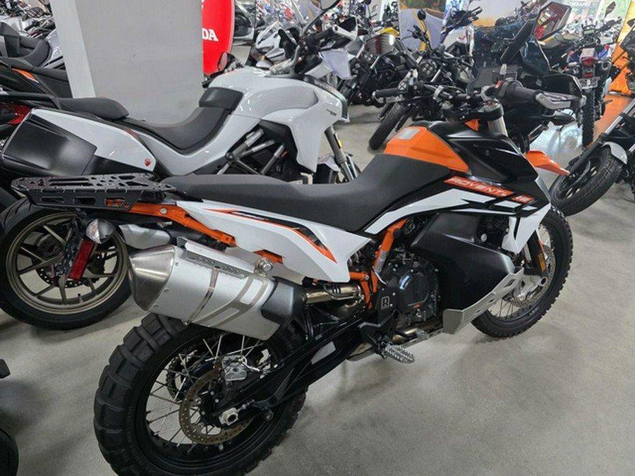 2022 KTM Adventure 890 R