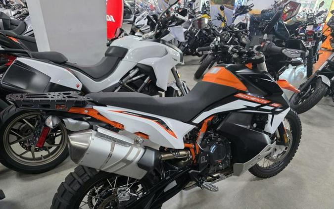 2022 KTM Adventure 890 R