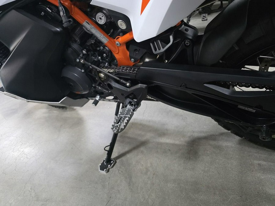2022 KTM Adventure 890 R