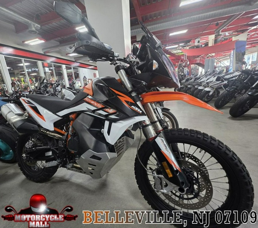 2022 KTM Adventure 890 R