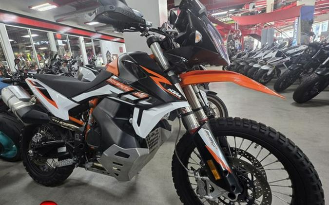 2022 KTM Adventure 890 R