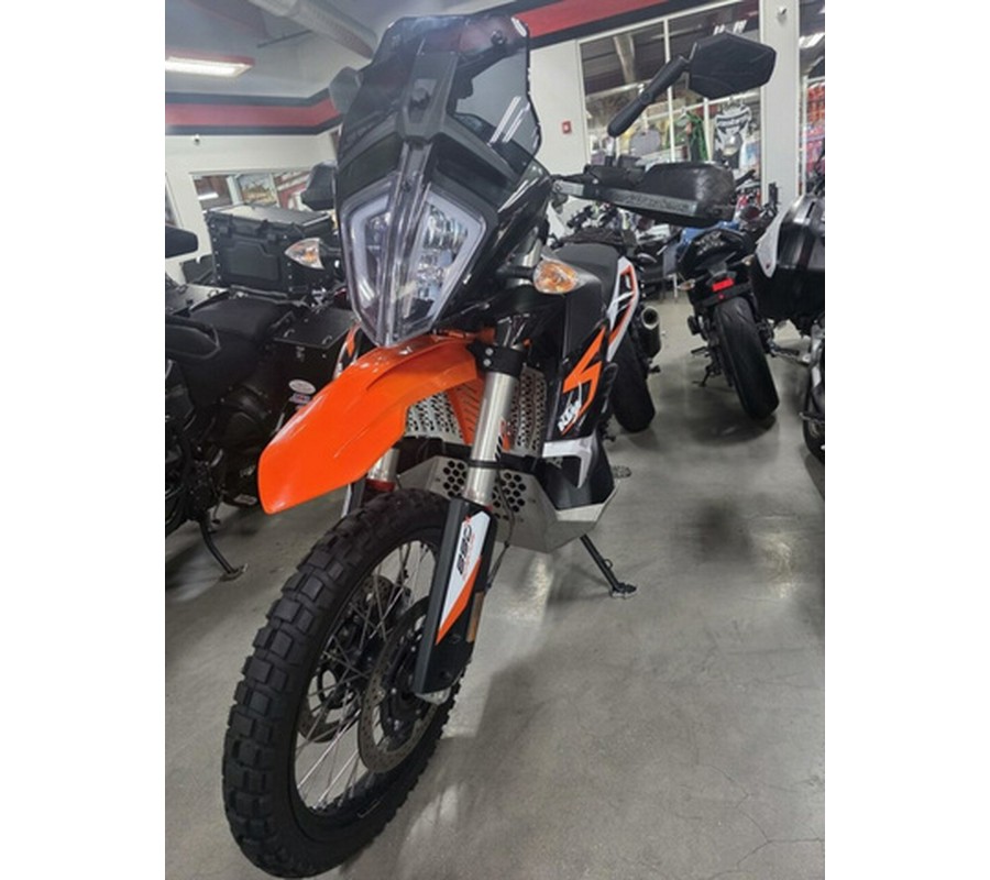 2022 KTM Adventure 890 R