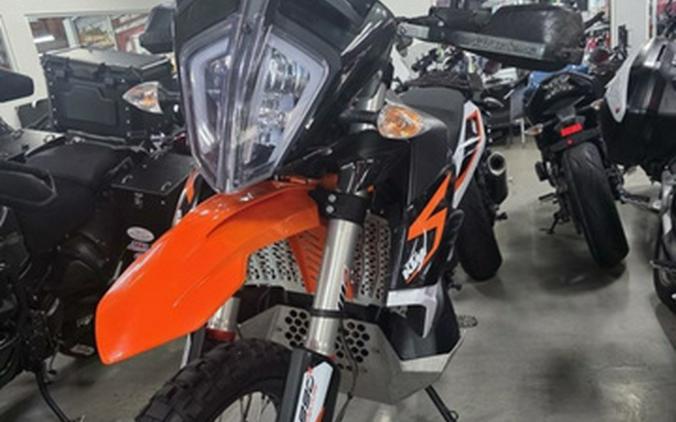 2022 KTM Adventure 890 R