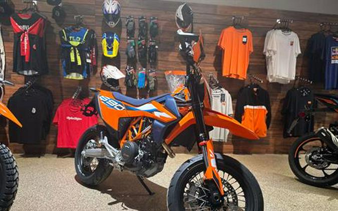 2024 KTM 690 SMC R