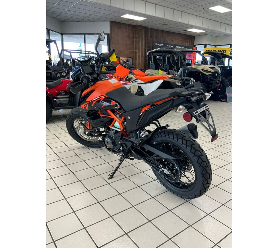 2023 KTM Adventure 390