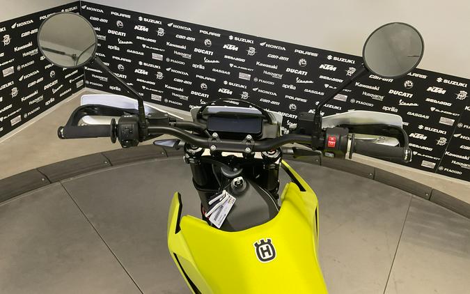 2026 HUSQVARNA 701 SUPERMOTO - 040228Q