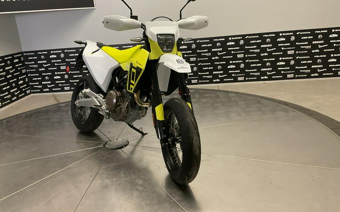 2026 HUSQVARNA 701 SUPERMOTO - 040228Q