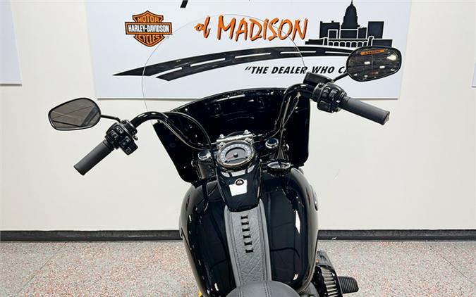 2024 Harley-Davidson Heritage Classic 114 Vivid Black & Trim