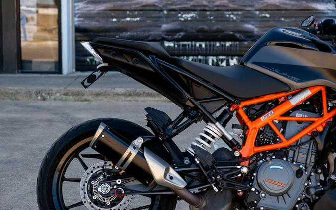 2023 KTM Duke 390