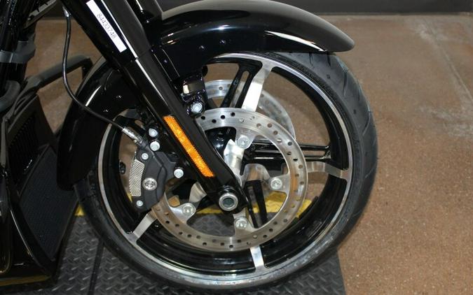 Harley-Davidson Road Glide® 2024 FLTRX 84463363 VIVID BLACK