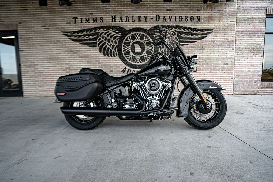 2025 Harley-Davidson® FLHC - Heritage Classic