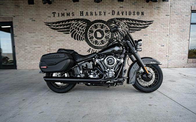 2025 Harley-Davidson® FLHC - Heritage Classic