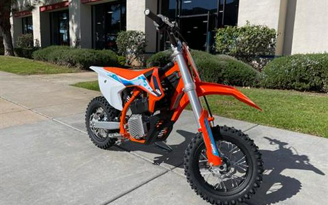 2023 KTM SX-E 3 First Look [Just In Time For Christmas]