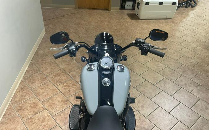 2024 Harley-Davidson Freewheeler Billiard Gray FLRT