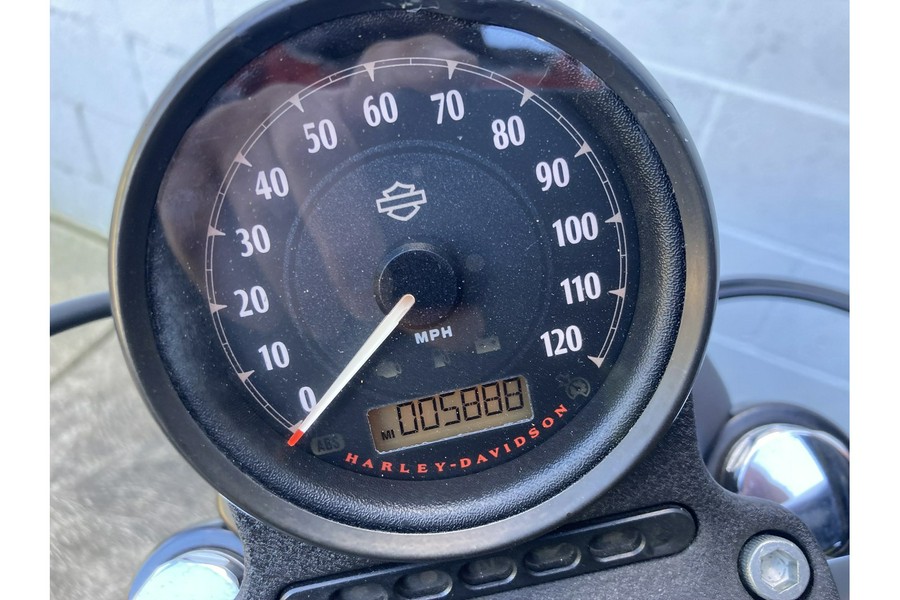 2019 IRON 883 - Harley-Davidson®
