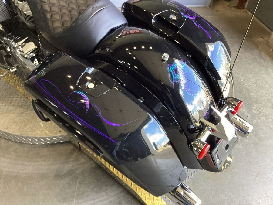 2019 Indian Motorcycle® Chieftain® Limited Thunder Black Pearl