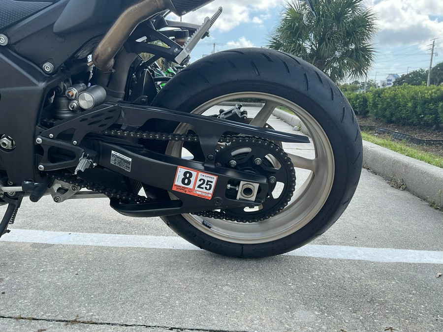 2014 Yamaha Motor Corp., USA YZF-R1