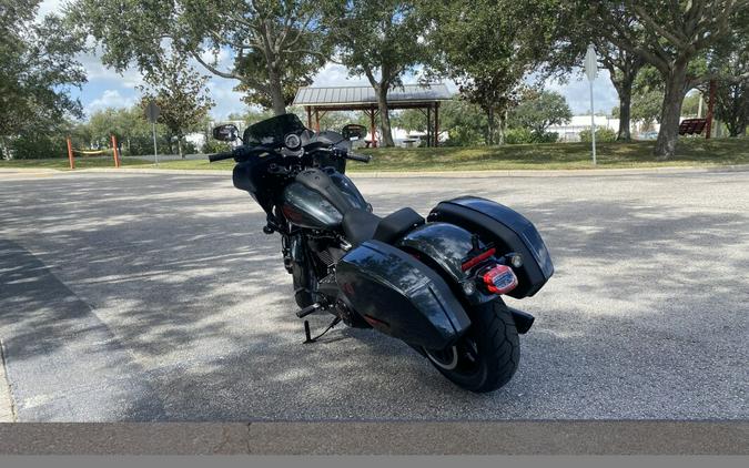 2012 Harley-Davidson® Road King® Classic Big Blue Pearl/Vivid Black