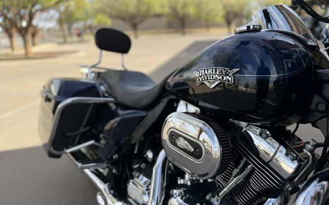 2012 Harley-Davidson® Road King® Classic Big Blue Pearl/Vivid Black