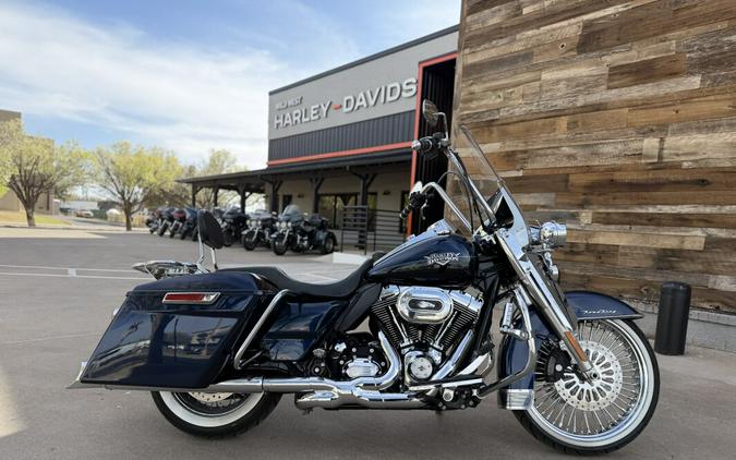 2012 Harley-Davidson® Road King® Classic Big Blue Pearl/Vivid Black