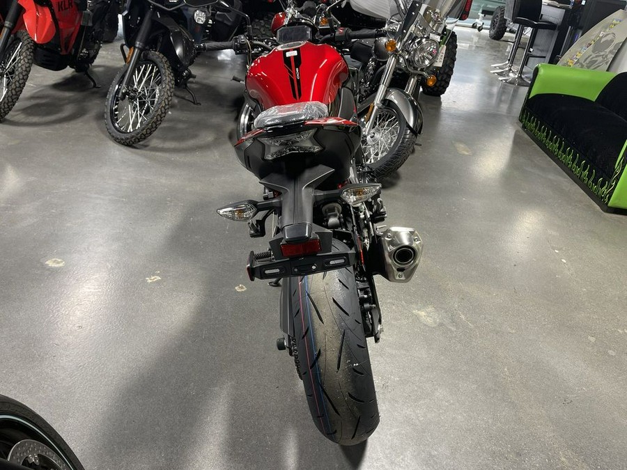 2024 Kawasaki Z900 ABS Candy Persimmon Red/Ebony