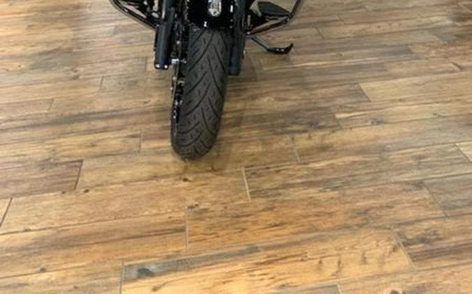 2023 Indian Motorcycle® Challenger® Limited Black Metallic