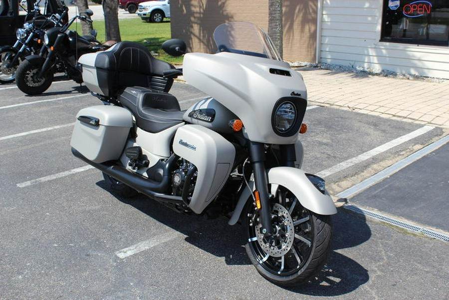 2023 Indian Motorcycle® Roadmaster® Dark Horse® Silver Quartz Smoke