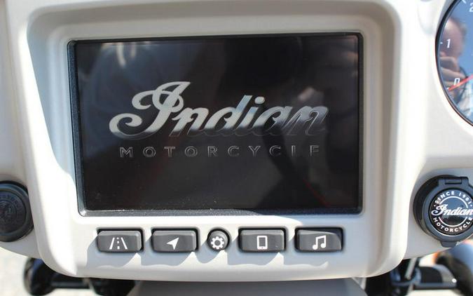 2023 Indian Motorcycle® Roadmaster® Dark Horse® Silver Quartz Smoke