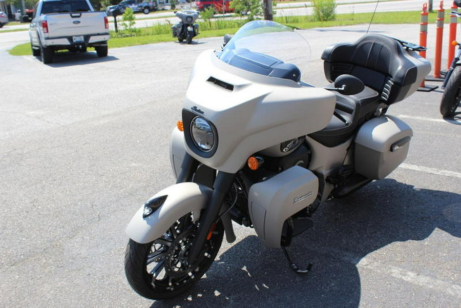 2023 Indian Motorcycle® Roadmaster® Dark Horse® Silver Quartz Smoke